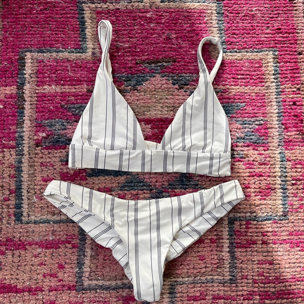 Boys + Arrows 💘 white swimsuit with black stripes 🖤🤍 M